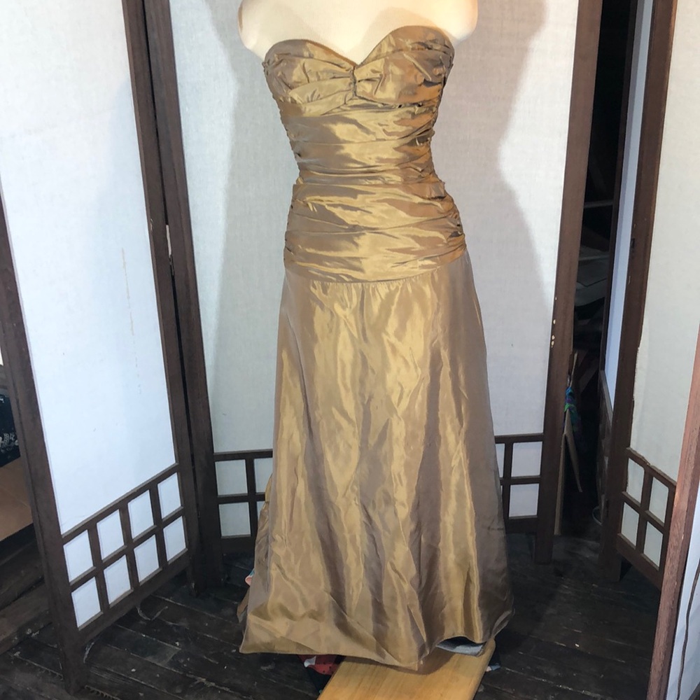 Jim Hjelm Occassions Gold satin 100% acetate Vintage USA/sz 4/ruched short train